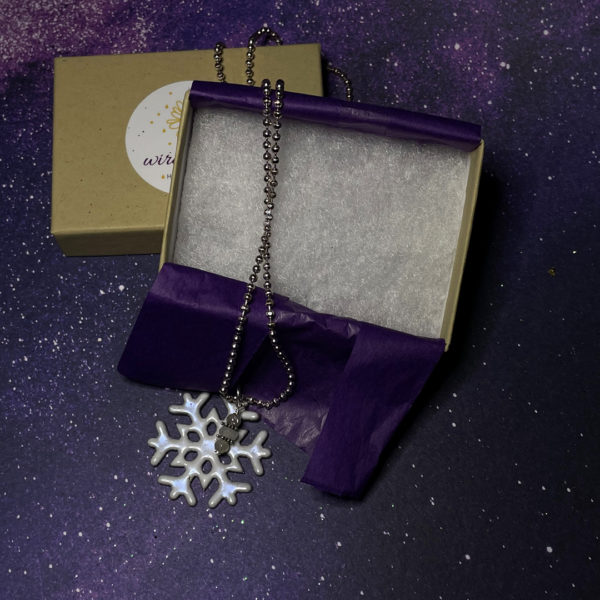 SN IG Snowflake Necklace box dark